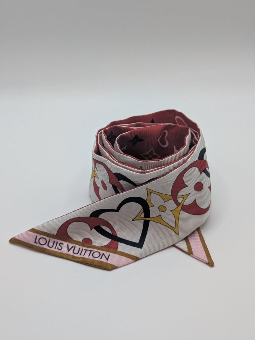 Louis Vuitton Bandeau BB Silk Scarf | My True LV Heart Monogram | Red & White